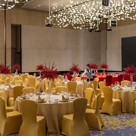 Hilton Shenzhen World Exhibition & Convention Center - Only 5 Minutes' Walk To Wecc Hotel Exterior photo