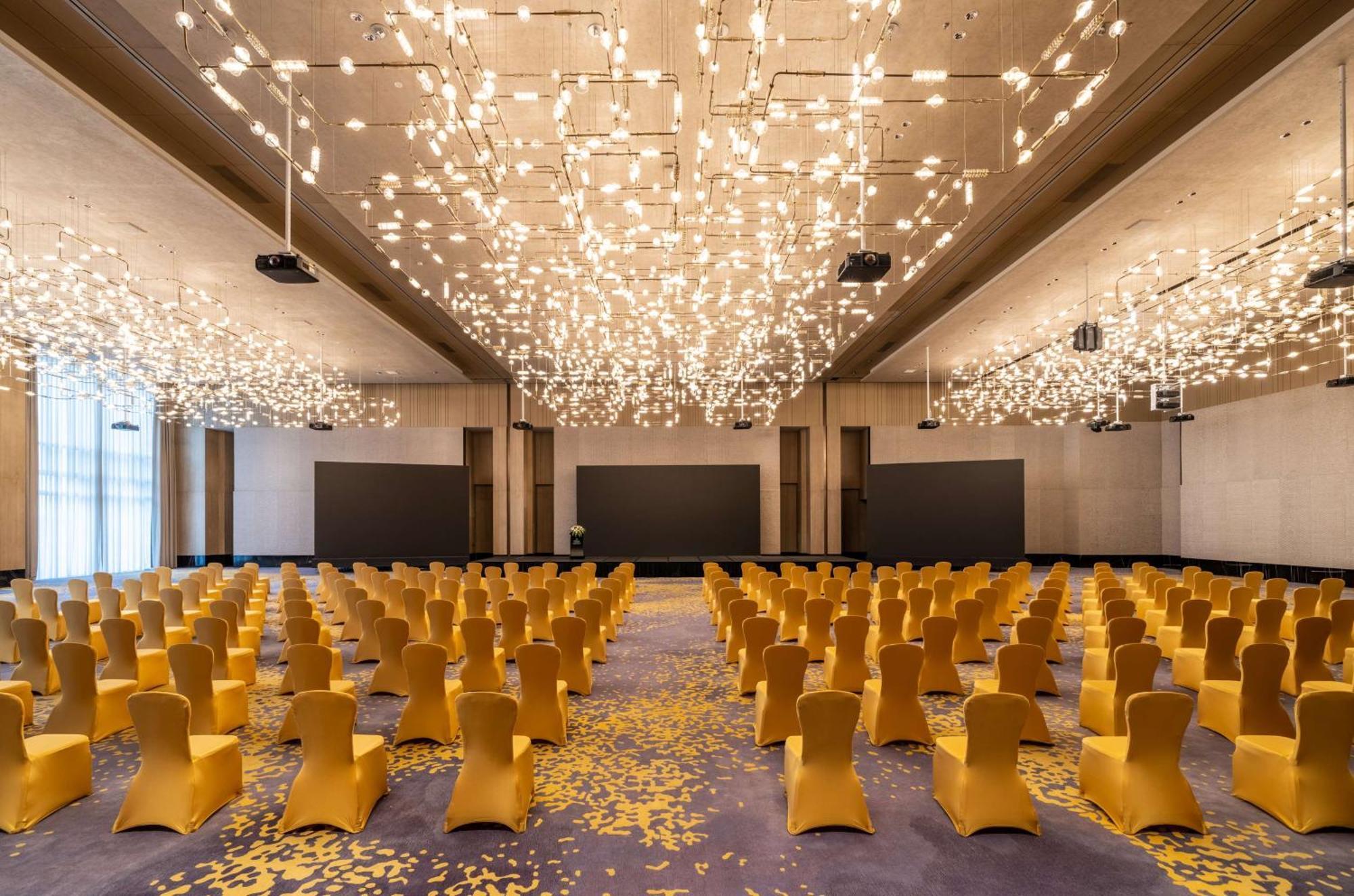 Hilton Shenzhen World Exhibition & Convention Center - Only 5 Minutes' Walk To Wecc Hotel Exterior photo