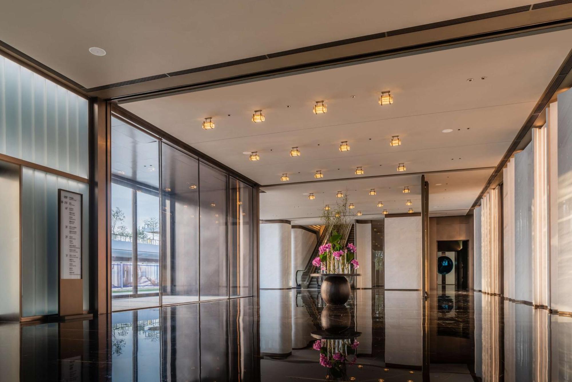 Hilton Shenzhen World Exhibition & Convention Center - Only 5 Minutes' Walk To Wecc Hotel Exterior photo